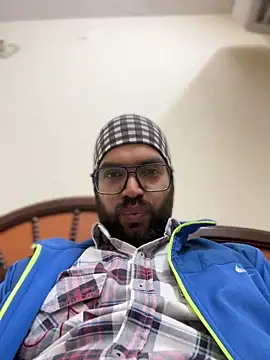 Snapshot of Arsh_Loves_Luv chatting on 01-05-25, 02:08 Arsh Loves Luv online show from 01-05-25, 02:08