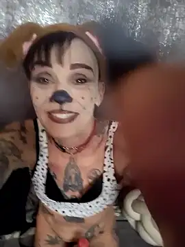 Snapshot of MommyMisfit chatting on 10-02-25, 12:06 MommyMisfit online show from 10-02-25, 12:06