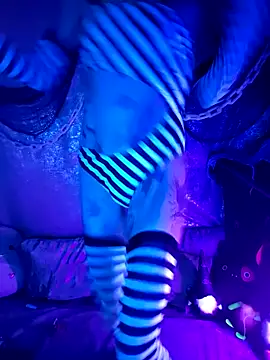 Snapshot of MommyMisfit chatting on 10-16-25, 02:12 MommyMisfit online show from 10-16-25, 02:12