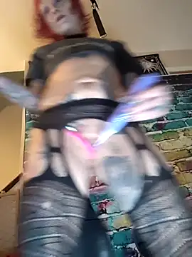 Snapshot of MommyMisfit chatting on 12-14-25, 10:03 MommyMisfit online show from 12-14-25, 10:03