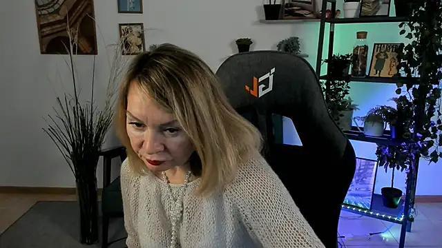 RosalindaFortuna online show from 01-04-25, 10:49