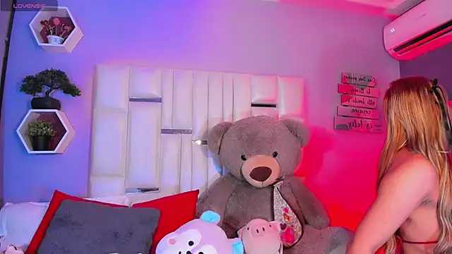 Aileen 18 online show from 10-18-25, 04:59