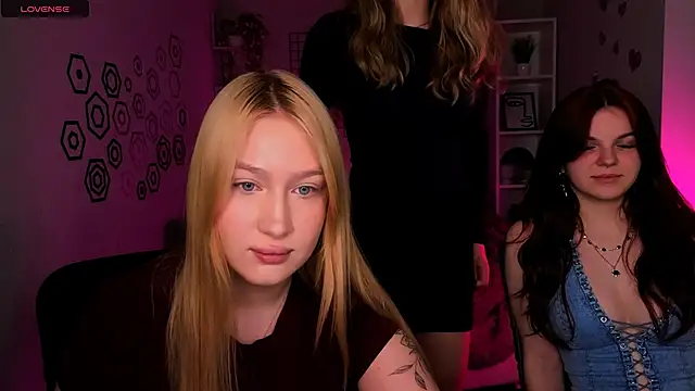 Snapshot of playful_sophie chatting on 05-04-26, 07:43 playful sophie online show from 05-04-26, 07:43