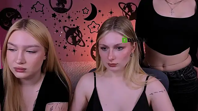 Snapshot of playful_sophie chatting on 05-12-26, 07:22 playful sophie online show from 05-12-26, 07:22
