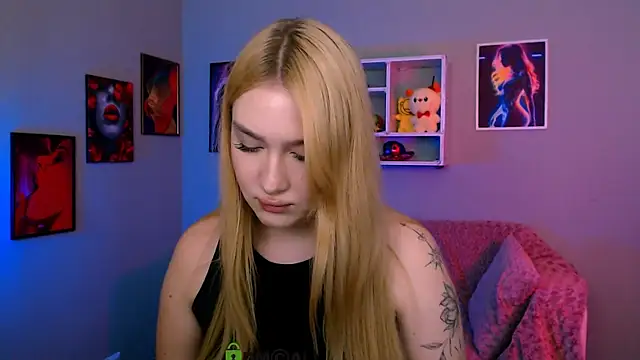 Snapshot of playful_sophie chatting on 05-16-26, 07:12 playful sophie online show from 05-16-26, 07:12