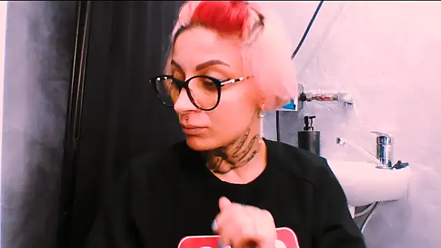 Snapshot of Lucky_Deniz chatting on 11-24-25, 10:26 Lucky Deniz online show from 11-24-25, 10:26