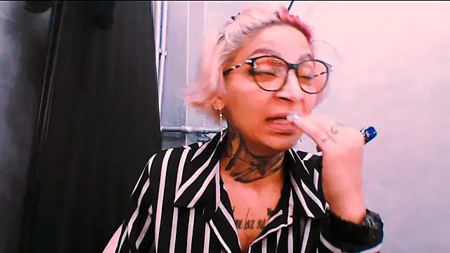 Lucky Deniz online show from 11-26-25, 08:59