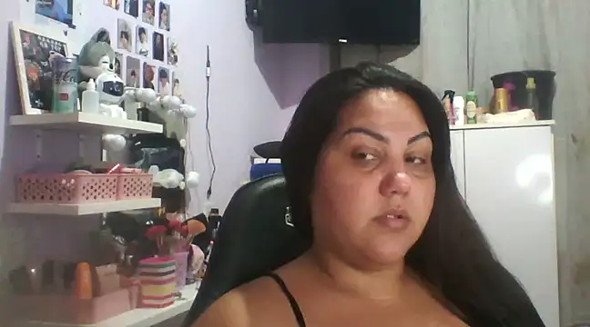 Snapshot of Paolaa_hoot chatting on 02-22-25, 11:57 Paolaa hoot online show from 02-22-25, 11:57