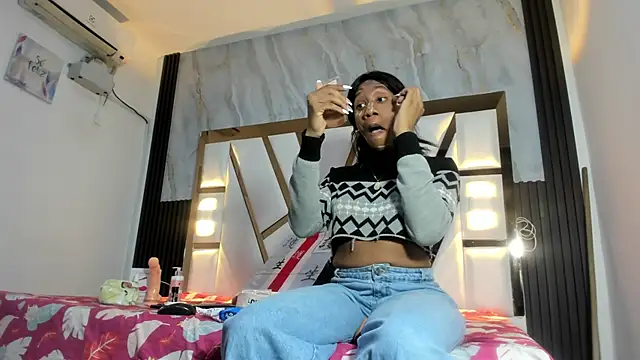 Snapshot of amber_diior chatting on 09-27-25, 01:43 amber diior online show from 09-27-25, 01:43