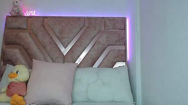 Roxan Fox- online show from 03-20-25, 06:41