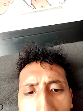 Snapshot of Alex-col chatting on 02-05-25, 06:04 Alex-col online show from 02-05-25, 06:04