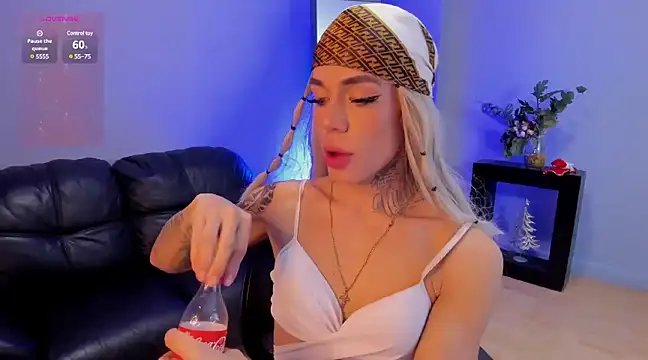 Snapshot of Camillesanto chatting on 01-02-25, 11:49 Camillesanto online show from 01-02-25, 11:49