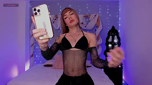 Snapshot of Camillesanto chatting on 02-21-25, 09:43 Camillesanto online show from 02-21-25, 09:43