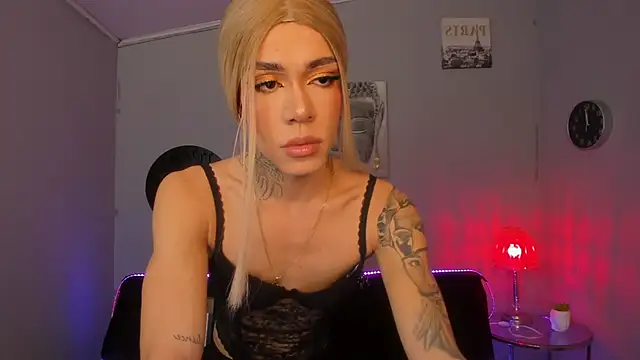 Snapshot of Camillesanto chatting on 03-18-25, 08:48 Camillesanto online show from 03-18-25, 08:48