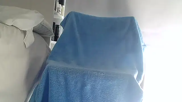 Snapshot of teek1234_1 chatting on 10-29-25, 04:09 teek1234 1 online show from 10-29-25, 04:09