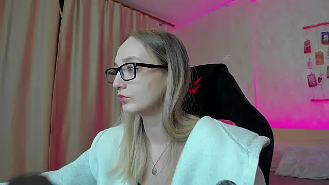 Snapshot of Cheryl__Brown chatting on 02-12-25, 12:58 Cheryl Brown online show from 02-12-25, 12:58