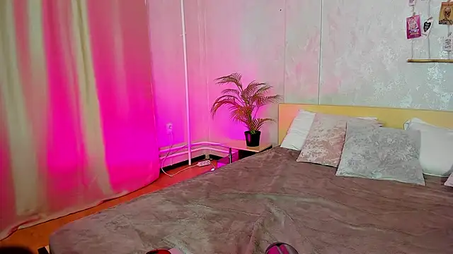 Snapshot of Cheryl__Brown chatting on 02-13-25, 04:43 Cheryl Brown online show from 02-13-25, 04:43