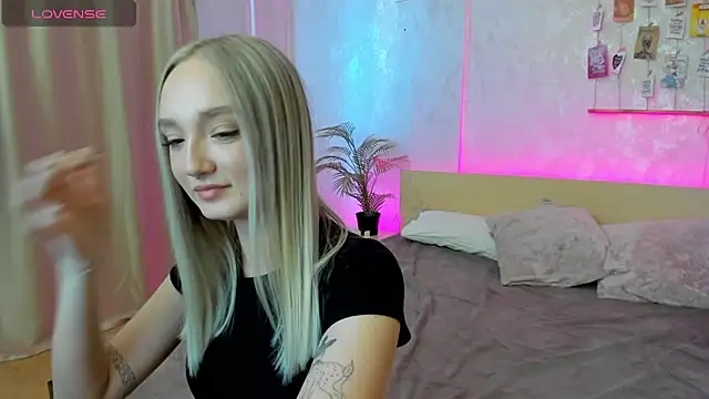 Snapshot of Cheryl__Brown chatting on 02-23-25, 03:45 Cheryl Brown online show from 02-23-25, 03:45