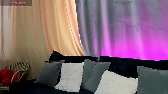 Snapshot of Cheryl__Brown chatting on 02-25-25, 04:14 Cheryl Brown online show from 02-25-25, 04:14