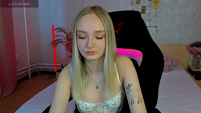 Snapshot of Cheryl__Brown chatting on 03-04-25, 04:06 Cheryl Brown online show from 03-04-25, 04:06