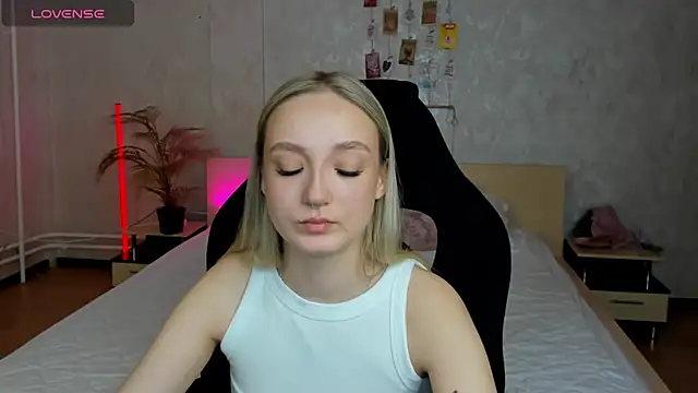 Snapshot of Cheryl__Brown chatting on 03-11-25, 01:05 Cheryl Brown online show from 03-11-25, 01:05