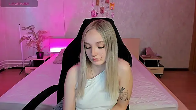 Snapshot of Cheryl__Brown chatting on 03-14-25, 01:48 Cheryl Brown online show from 03-14-25, 01:48