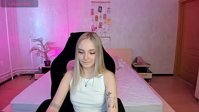 Snapshot of Cheryl__Brown chatting on 03-14-25, 07:59 Cheryl Brown online show from 03-14-25, 07:59