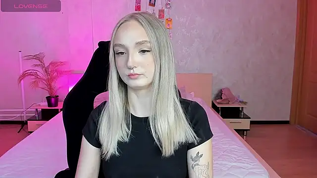 Snapshot of Cheryl__Brown chatting on 03-15-25, 01:08 Cheryl Brown online show from 03-15-25, 01:08