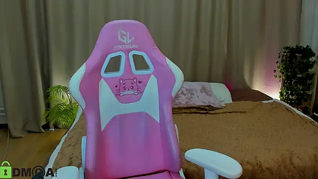 Snapshot of Cheryl__Brown chatting on 09-22-25, 12:01 Cheryl Brown online show from 09-22-25, 12:01