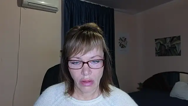 Miss Moren online show from 09-28-25, 04:07