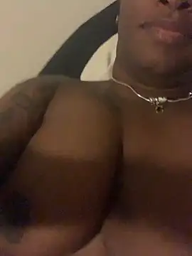 Snapshot of honeywetpussi chatting on 12-24-24, 01:38 honeywetpussi online show from 12-24-24, 01:38