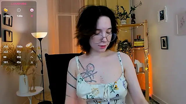 Snapshot of lilithlunna chatting on 01-11-25, 04:27 lilithlunna online show from 01-11-25, 04:27