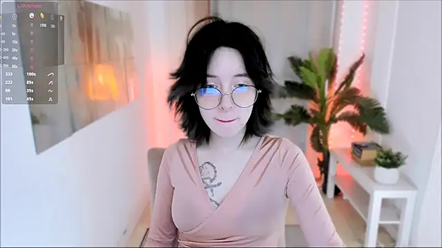 Snapshot of lilithlunna chatting on 01-31-25, 10:10 lilithlunna online show from 01-31-25, 10:10