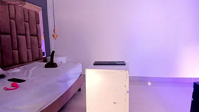 victoriaroyce1 online show from 03-25-26, 11:27