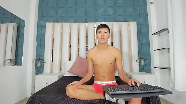 Snapshot of Angel_xxx chatting on 02-06-25, 01:10 Angel xxx online show from 02-06-25, 01:10