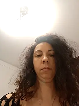 Snapshot of naughty69curls chatting on 11-19-25, 07:14 naughty69curls online show from 11-19-25, 07:14