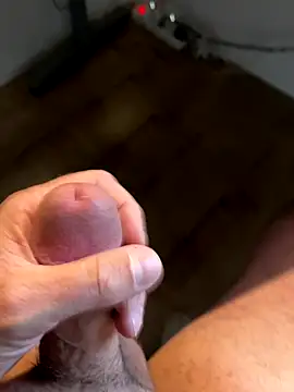 Snapshot of mikiss789 chatting on 09-12-25, 04:29 mikiss789 online show from 09-12-25, 04:29