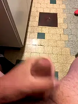 Snapshot of mikiss789 chatting on 09-15-25, 03:28 mikiss789 online show from 09-15-25, 03:28