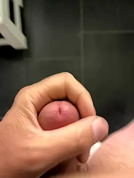 Snapshot of mikiss789 chatting on 10-15-25, 04:01 mikiss789 online show from 10-15-25, 04:01