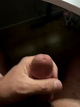 Snapshot of mikiss789 chatting on 10-27-25, 08:35 mikiss789 online show from 10-27-25, 08:35