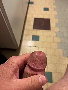 Snapshot of mikiss789 chatting on 10-29-25, 04:26 mikiss789 online show from 10-29-25, 04:26