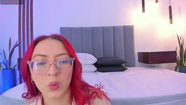 Snapshot of anniemartinezz chatting on 11-26-25, 12:17 anniemartinezz online show from 11-26-25, 12:17