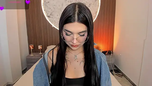 RoseCassie online show from 03-11-26, 01:39