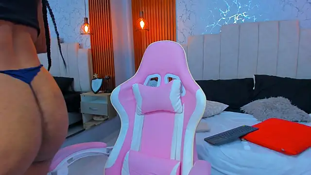 Snapshot of AinaraJimenez chatting on 03-08-25, 06:54 AinaraJimenez online show from 03-08-25, 06:54