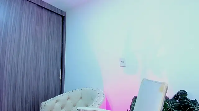 Sara Leblanc online show from 10-28-25, 04:20