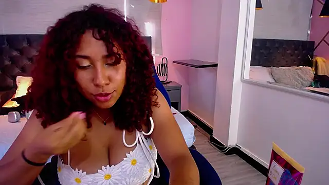 Snapshot of lauraltt chatting on 01-09-25, 06:57 lauraltt online show from 01-09-25, 06:57