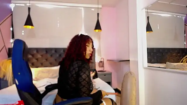 Snapshot of lauraltt chatting on 01-11-25, 01:22 lauraltt online show from 01-11-25, 01:22