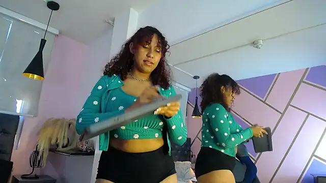 Snapshot of lauraltt chatting on 01-20-25, 01:11 lauraltt online show from 01-20-25, 01:11