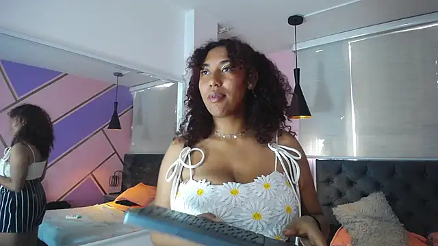 Snapshot of lauraltt chatting on 01-27-25, 04:22 lauraltt online show from 01-27-25, 04:22