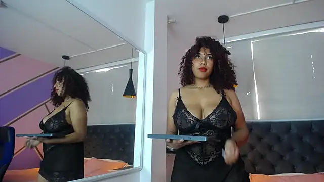 Snapshot of lauraltt chatting on 01-31-25, 04:38 lauraltt online show from 01-31-25, 04:38